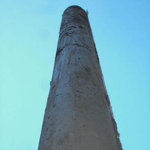Grande colonne de terre